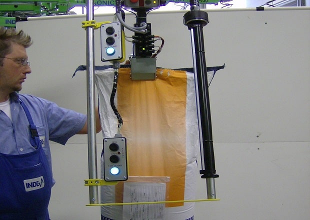 Ergonomic, safe, fast handling of bags