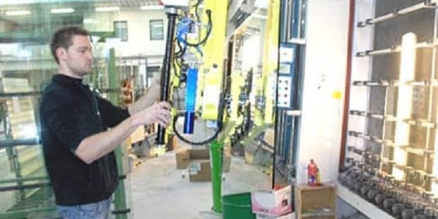 handling-large-size-glass-panels handling-large-size-glass-panels