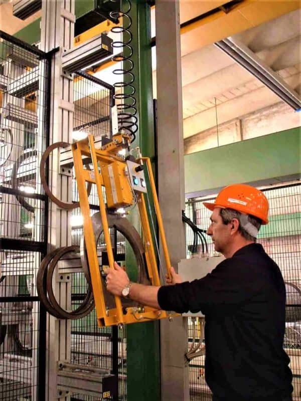 drills INDEVA Liftronic - это наиболее эргономичное решение для ручной обработки инструмента, благодаря точному и быстрому манипулятору, оператор может перемещать груз интуитивно и с той скоростью, которая наилучшим образом подходит для каждой стадии цикла обработки.