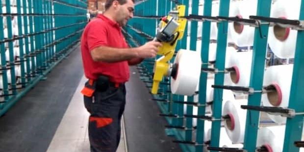 Текстильная промышленность INDEVA Liftronic для подъема, опрокидывания барабанов пряжи.