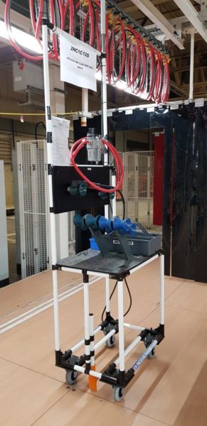 20180913_140545 work station with kitting presentation along line in automotive industry