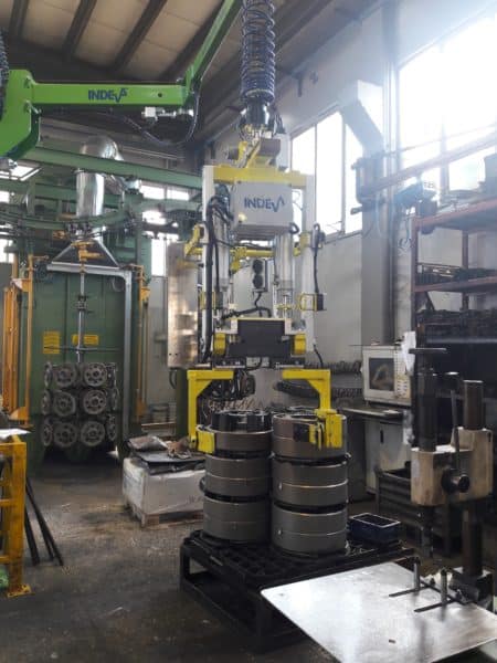 Electronic control industrial manipulator for handling spur gears